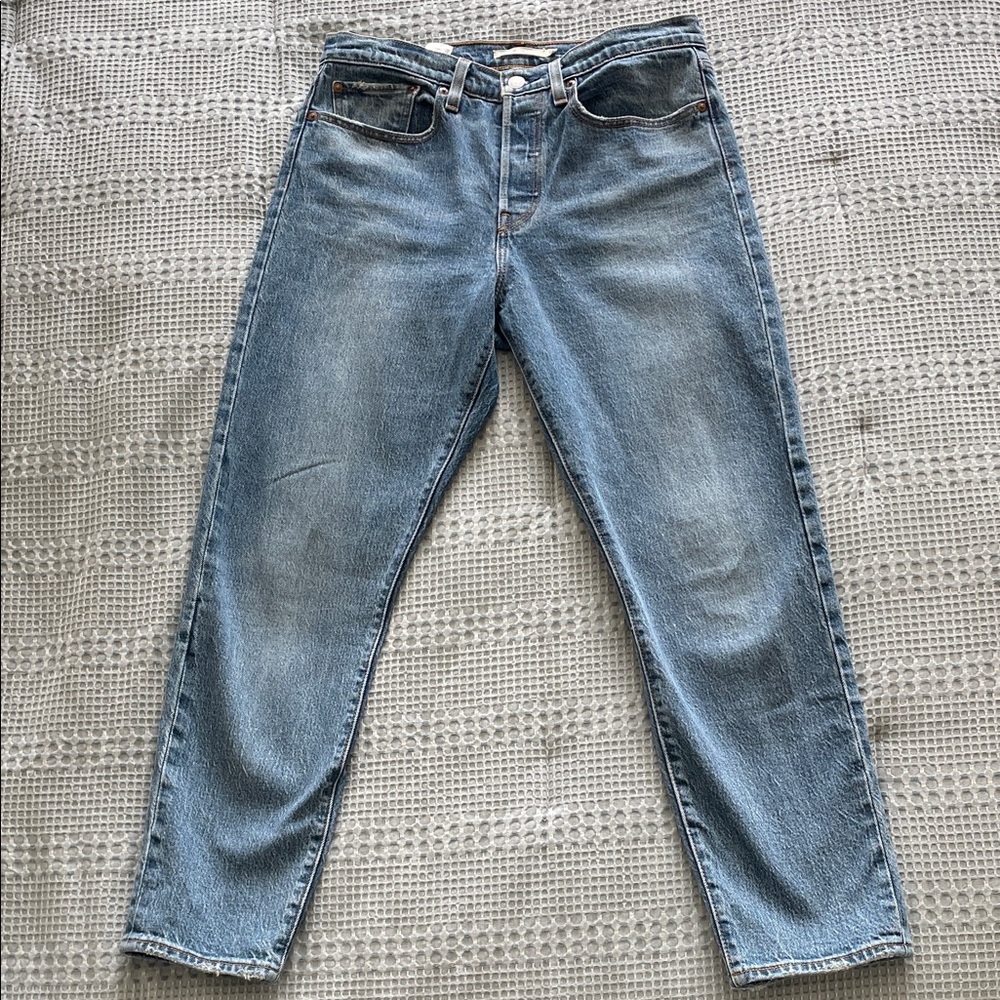 Levi's Wedgie Icon in mid blue color